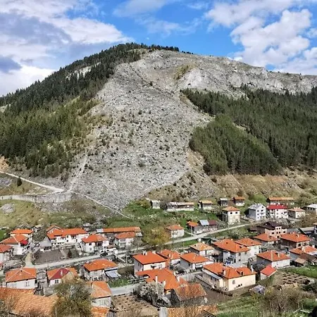 къща роза-